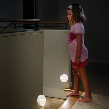 WIRELESS LED NIGHT LIGHT WITH MOTION AND DUSK SENSOR BATTERY STAIRWAY