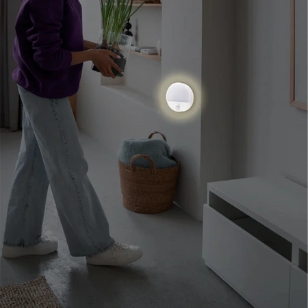 Lampka nocna LED na baterie z czujnikiem ruchu zmierzchu ZESTAW 4 sztuk