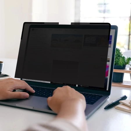 Filtr ochrany soukromí na monitor - ochrana údajů GDPR - MacBook Pro 16 palců