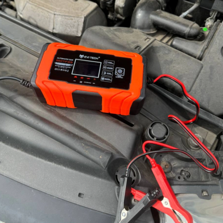 Automatický nabíječ autobaterií 12V 24V s funkcí OPRAVY