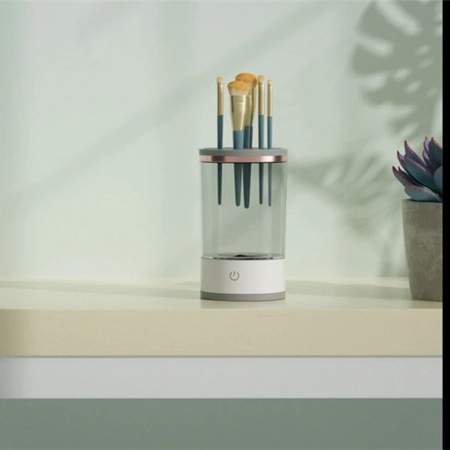 Elektrické zařízení na čištění kosmetických štětců, USB