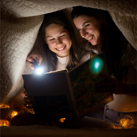 Silná taktická vojenská LED svítilna Zoom USB-C vodotěsná XHP90 až 1500m